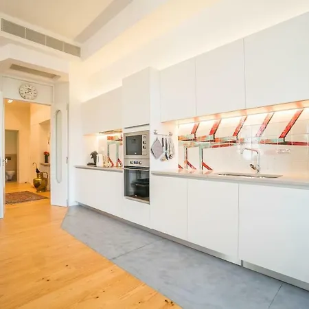 Apartment Spacious & Bright In Cais Sodre *