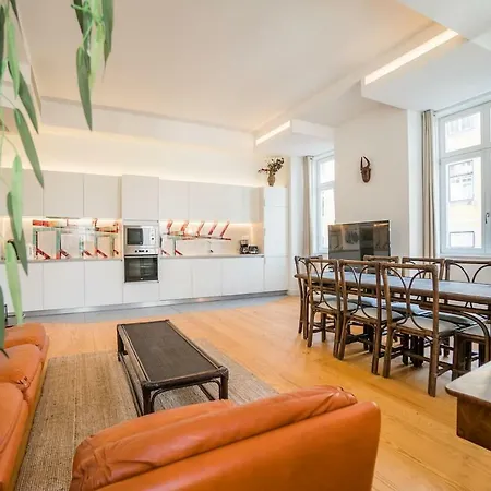 Spacious & Bright In Cais Sodre 아파트 *