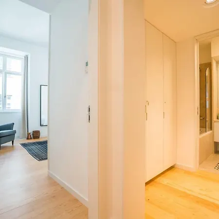 Spacious & Bright In Cais Sodre Apartment Lissabon