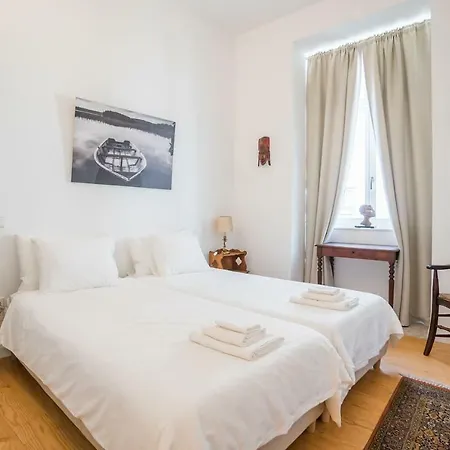 아파트 Spacious & Bright In Cais Sodre *
