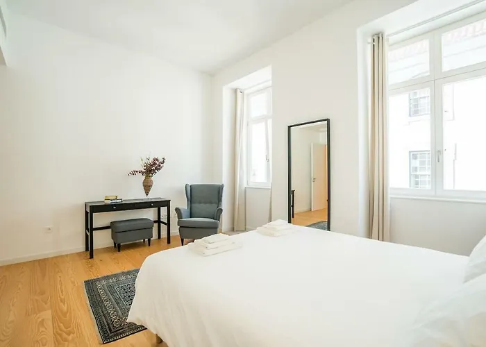 Spacious & Bright In Cais Sodre *