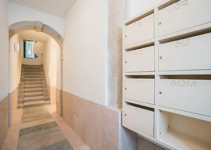Апартаменты Spacious & Bright In Cais Sodre *