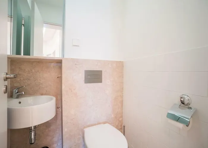 Апартаменты Spacious & Bright In Cais Sodre Лиссабон