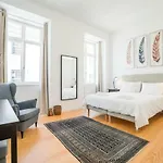 Spacious & Bright In Cais Sodre * Lisboa