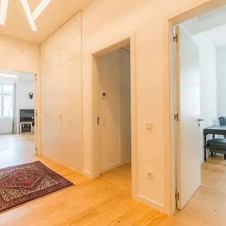 Spacious & Bright In Cais Sodre * Lisboa