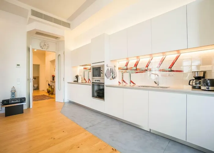 Apartment Spacious & Bright In Cais Sodre *