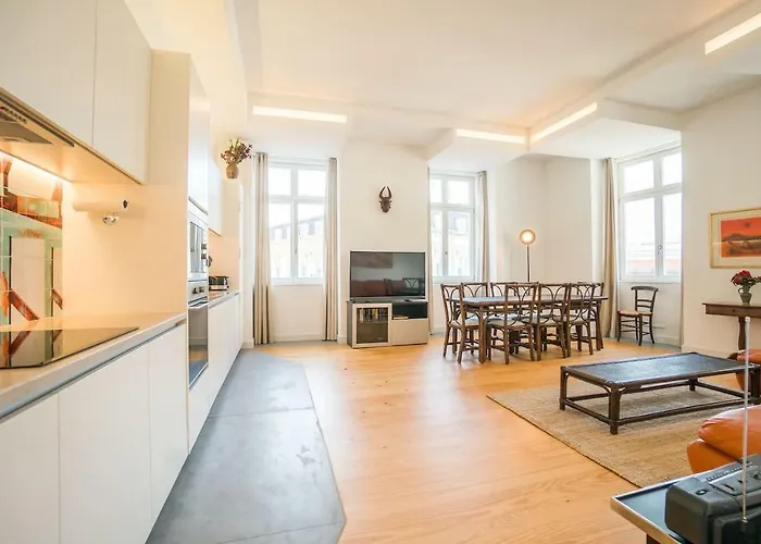 Spacious & Bright In Cais Sodre Apartment